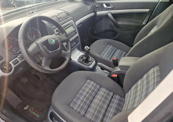 Skoda Octavia cena 22300 przebieg: 170000, rok produkcji 2012 z Mikołajki małe 121